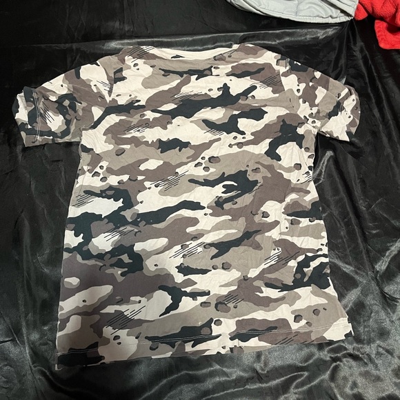 nike black camo shirt - Picture 3 of 3